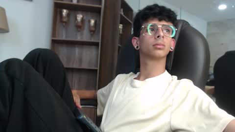 andyxibrat online show from April 2026 07:58:01 PM