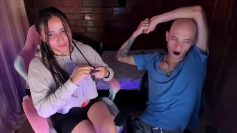 Snapshot of angel_and_yessi chatting on February 2025 11:14:02 PM Angel y Yessi online show from February 2025 11:14:02 PM