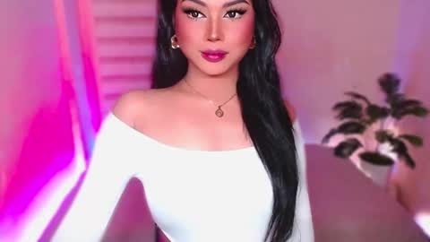 Snapshot of angel_eloaxx chatting on May 2026 02:39:01 AM Angel online show from May 2026 02:39:01 AM