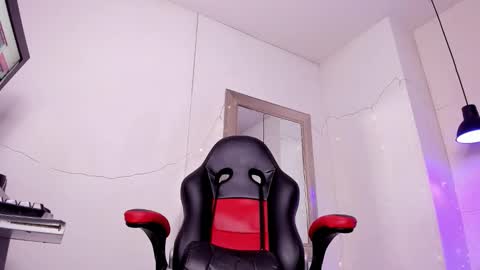 angel hardy online show from November 2025 12:05:02 PM