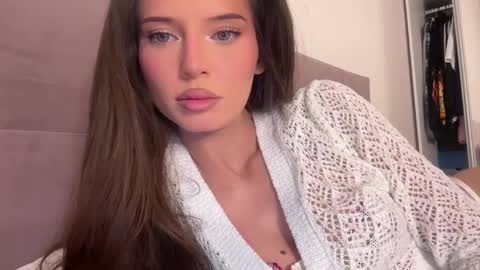 Snapshot of angel_isia chatting on April 2026 10:40:01 PM isia online show from April 2026 10:40:01 PM