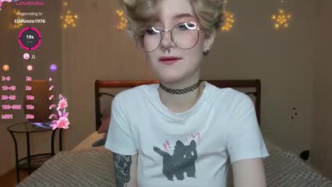 Snapshot of angel_julles chatting on November 2025 01:06:02 AM Angel Dust online show from November 2025 01:06:02 AM