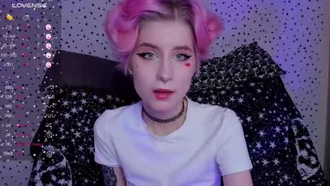 Snapshot of angel_julles chatting on March 2026 01:40:02 AM Angel Dust online show from March 2026 01:40:02 AM