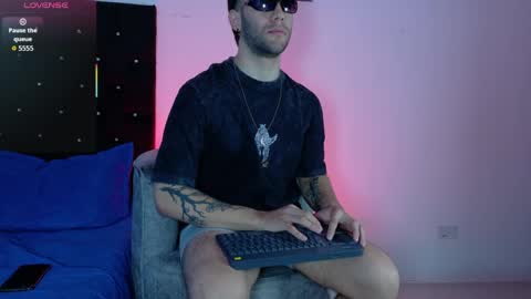 angel_kyrozz online show from April 2026 07:04:02 PM