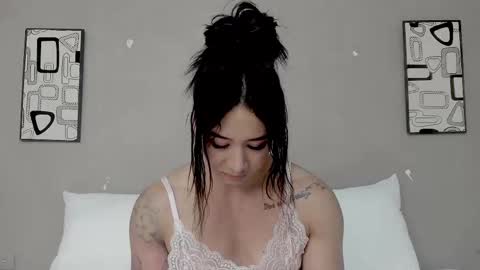 Angel online show from November 2025 08:22:02 PM