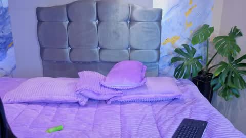 Snapshot of angel_medussa chatting on June 2026 08:32:02 PM angel_medussa online show from June 2026 08:32:02 PM