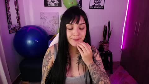 Snapshot of angela_lauren chatting on April 2026 12:50:01 AM Angela online show from April 2026 12:50:01 AM