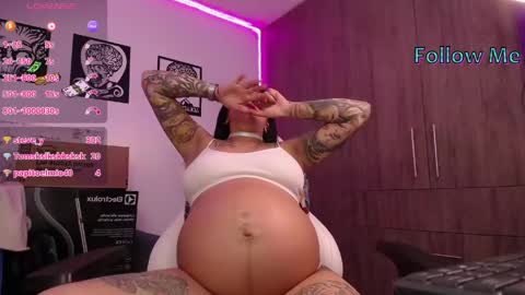 Snapshot of angela_lauren chatting on May 2026 10:50:03 PM Angela online show from May 2026 10:50:03 PM