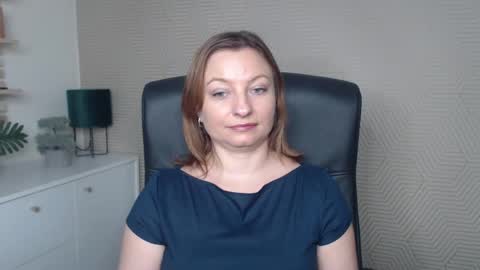 Angela online show from November 2025 07:10:01 AM
