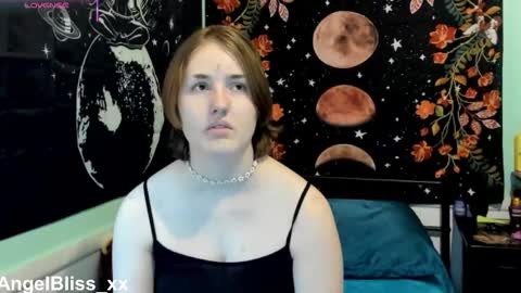 Angel online show from November 2025 04:17:01 PM