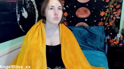 Angel online show from November 2025 03:45:01 PM