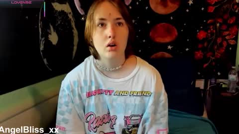 Angel online show from December 2025 05:33:02 PM