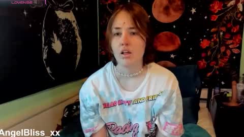 Angel online show from December 2025 03:32:02 PM