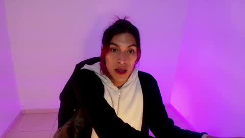 angele online show from May 2026 07:04:01 PM