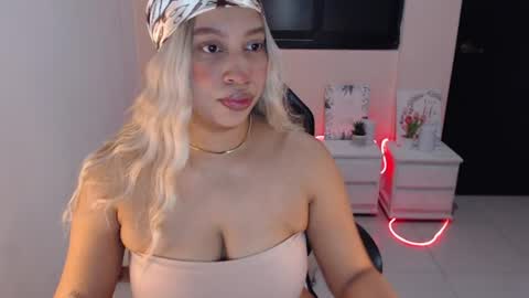 Snapshot of angelina_mia chatting on July 2026 04:32:02 AM angeli online show from July 2026 04:32:02 AM