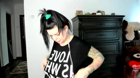 Angelina online show from November 2025 08:47:01 AM