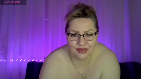 Snapshot of angelinaglam chatting on May 2026 06:25:01 PM AngelinaGlam online show from May 2026 06:25:01 PM