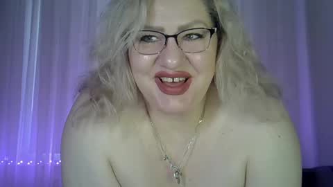Snapshot of angelinaglam chatting on May 2026 02:11:02 PM AngelinaGlam online show from May 2026 02:11:02 PM