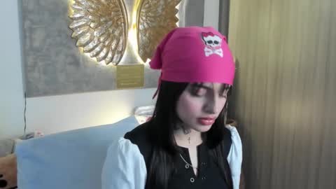 Angeline Smith  online show from November 2025 01:29:01 AM