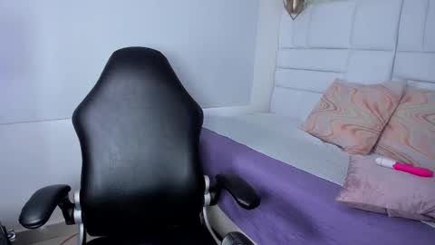 Angeline Lara online show from March 2026 01:05:02 PM