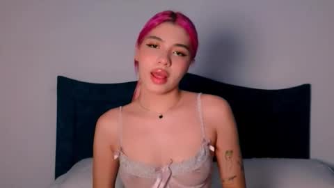 Angelinhaa  online show from November 2025 06:18:01 PM