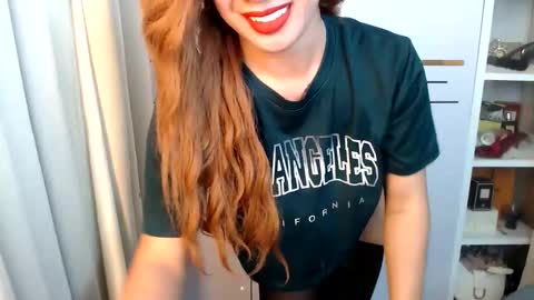 Snapshot of angelinnaxxx chatting on April 2026 08:00:02 AM Anglina online show from April 2026 08:00:02 AM