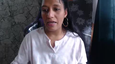 Snapshot of angelitaa_hot chatting on May 2026 09:00:01 PM angela online show from May 2026 09:00:01 PM