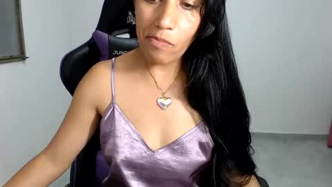 Snapshot of angelitaa_hot chatting on May 2026 10:30:01 PM angela online show from May 2026 10:30:01 PM
