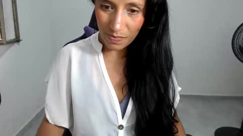 Snapshot of angelitaa_hot chatting on June 2026 09:43:02 PM angela online show from June 2026 09:43:02 PM