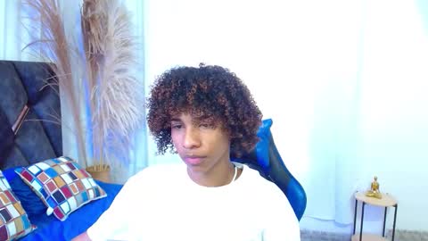 Angel online show from November 2025 08:18:01 PM