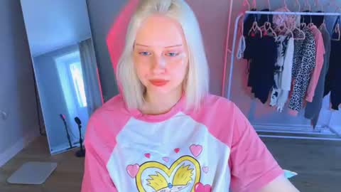 Snapshot of angellisss chatting on July 2026 08:41:01 AM Cutie online show from July 2026 08:41:01 AM