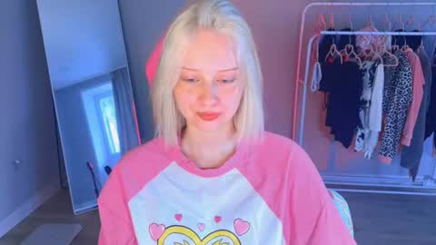 Snapshot of angellisss chatting on July 2026 10:21:02 AM Cutie online show from July 2026 10:21:02 AM