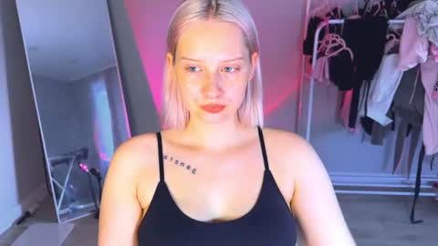 Snapshot of angellisss chatting on July 2026 11:31:02 AM Cutie online show from July 2026 11:31:02 AM