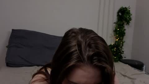 angelluna1 online show from April 2026 06:10:01 PM