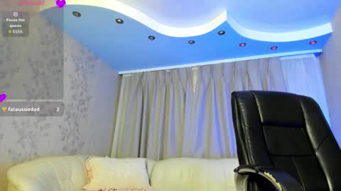 Angelli online show from November 2025 06:49:01 AM