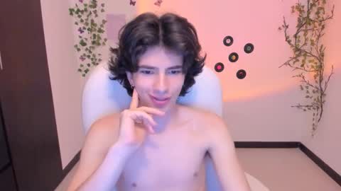 Angel online show from October 2025 09:53:01 PM