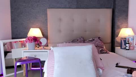 Angela online show from February 2025 02:08:01 PM