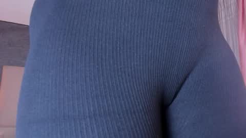 Angela online show from September 2025 12:40:02 PM