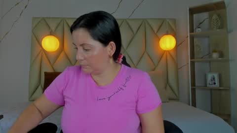 ANGIE online show from November 2025 01:31:01 PM