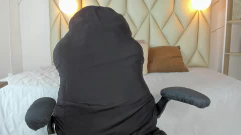 ANGIE online show from November 2025 04:06:01 PM