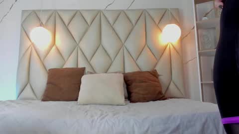 ANGIE online show from November 2025 02:16:01 PM