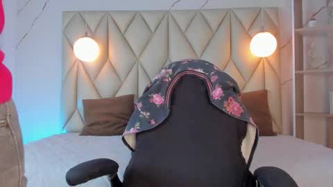 ANGIE online show from December 2025 01:27:01 PM