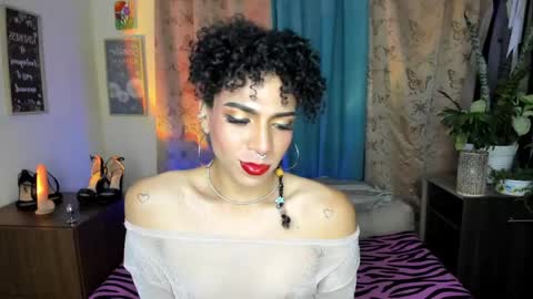 Snapshot of angelwhitte chatting on May 2026 01:33:01 AM angelwhitte online show from May 2026 01:33:01 AM