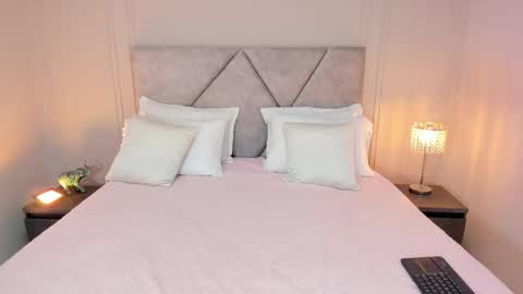 angely_perry online show from November 2025 12:16:01 PM