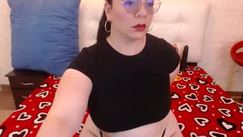 Angie online show from October 2025 08:49:01 PM