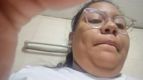 Snapshot of angy_ro12 chatting on February 2025 12:05:02 PM angy online show from February 2025 12:05:02 PM