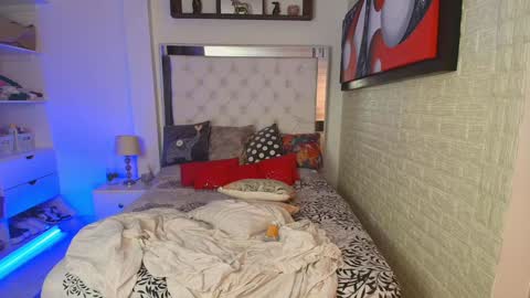 laura  online show from December 2024 11:09:01 AM