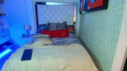 laura  online show from February 2025 12:41:02 AM