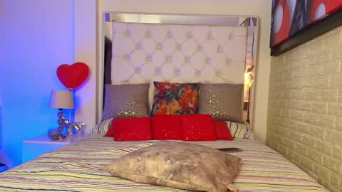 laura  online show from March 2025 05:17:02 AM