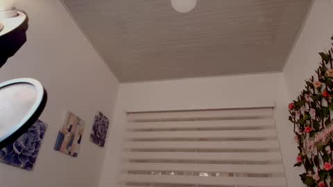 laura  online show from February 2026 12:14:01 PM